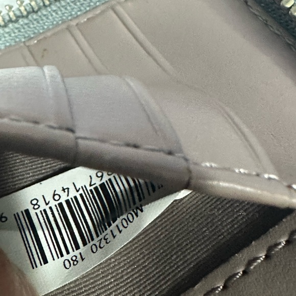 EUC Marc Jacobs Leather Zip Phone Wallet Wristlet  in ICE - Picture 8 of 8